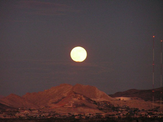 Full Moon in Las Vegas 12/08